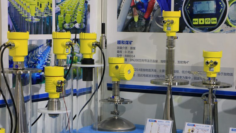 化工行业液位监测的关键：防腐磁翻板液位计的选型与价格**